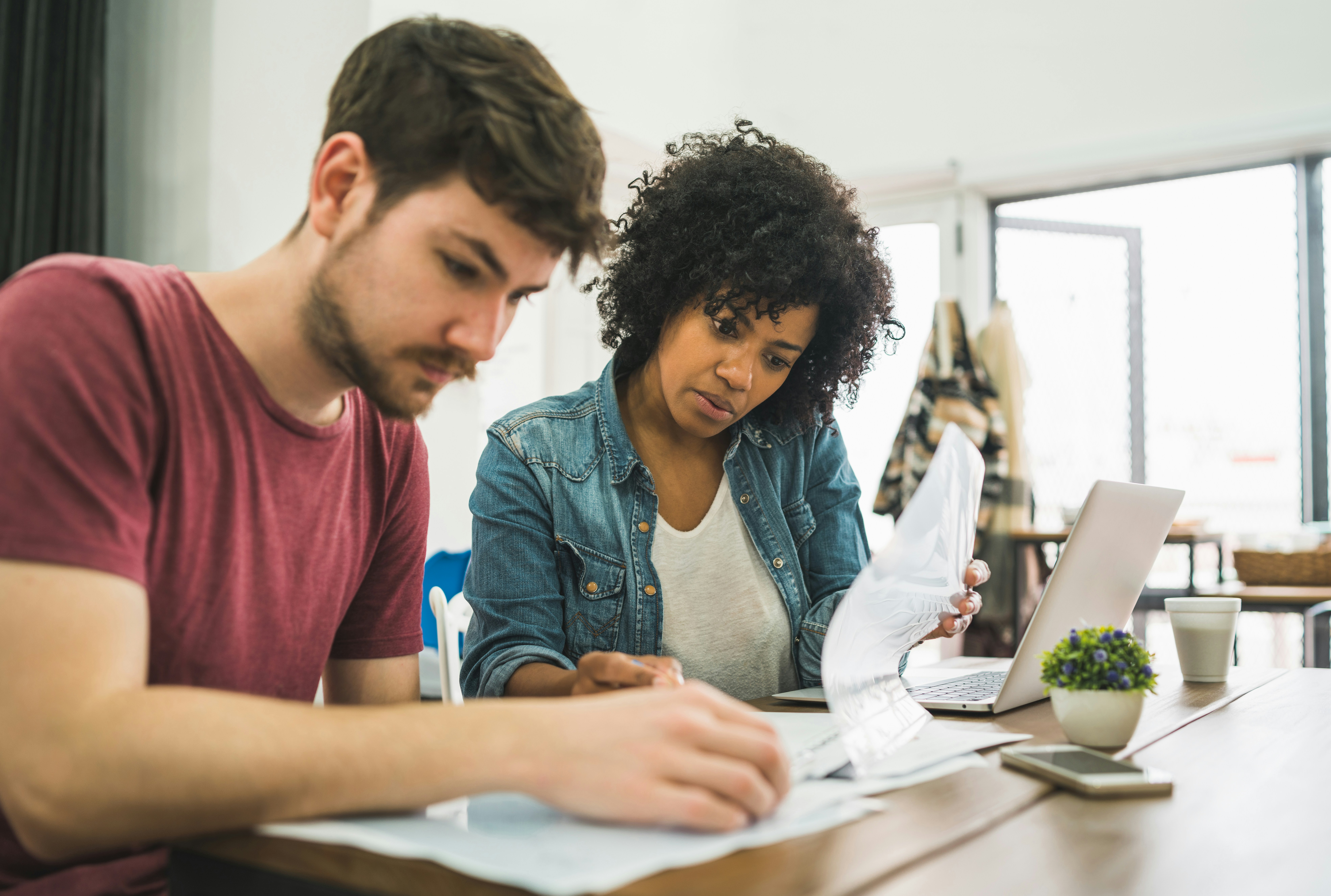 Survey: Tax Season Is a Dating Vibe Check – Here’s How Young Americans Feel About It